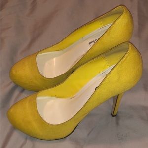 JustFab Demi Happy Sunny Yellow Platform Pumps.